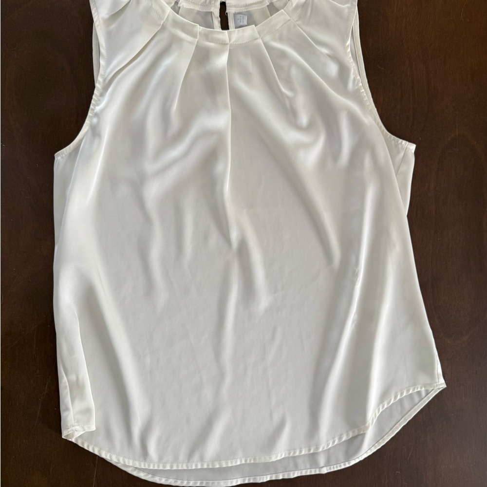 🤍 New York & Company Ivory Sleeveless Blouse – Size M 🤍